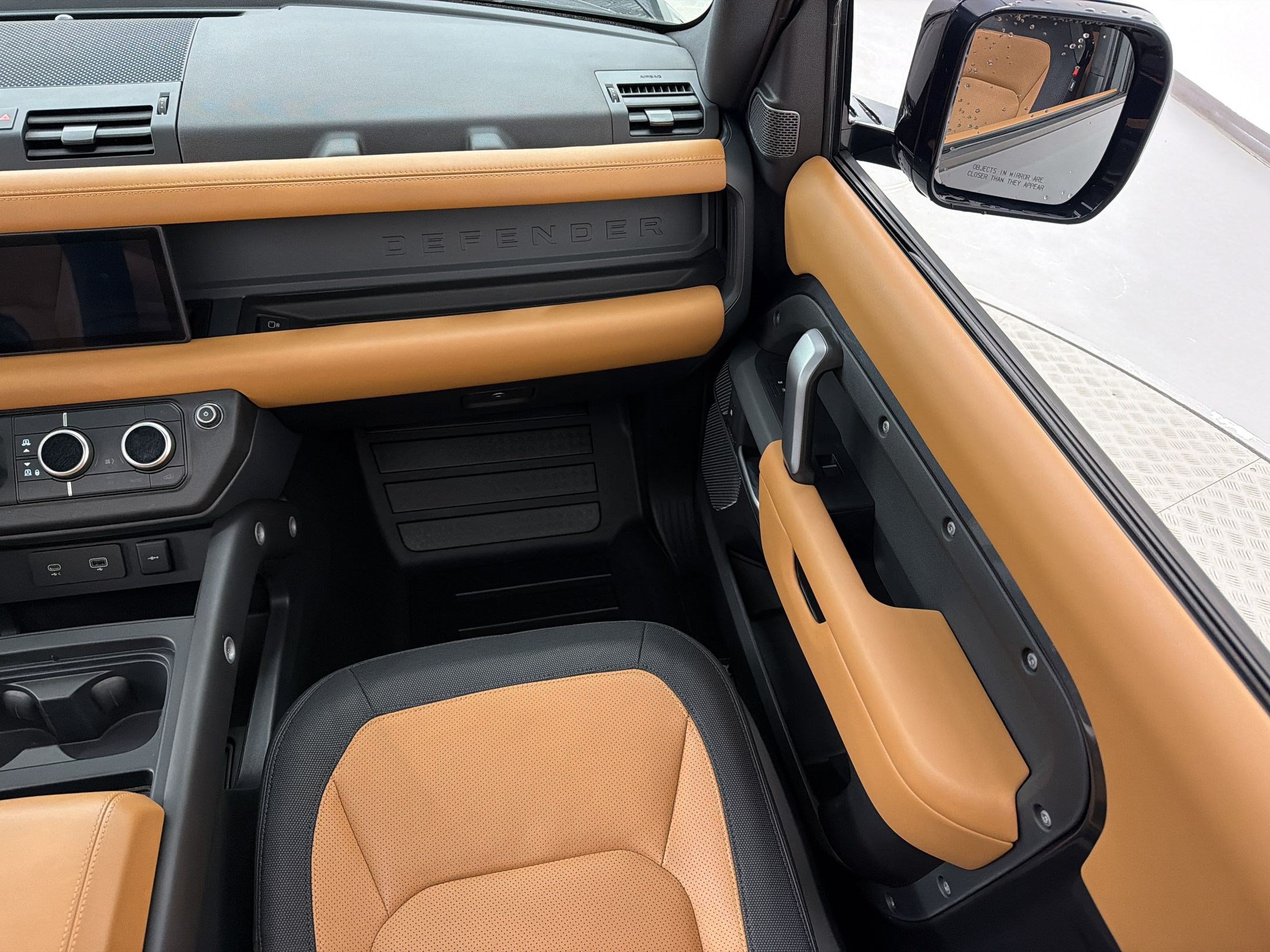 Used 2023 Land Rover Defender 90 X-Dynamic SE AWD/4WD image 31