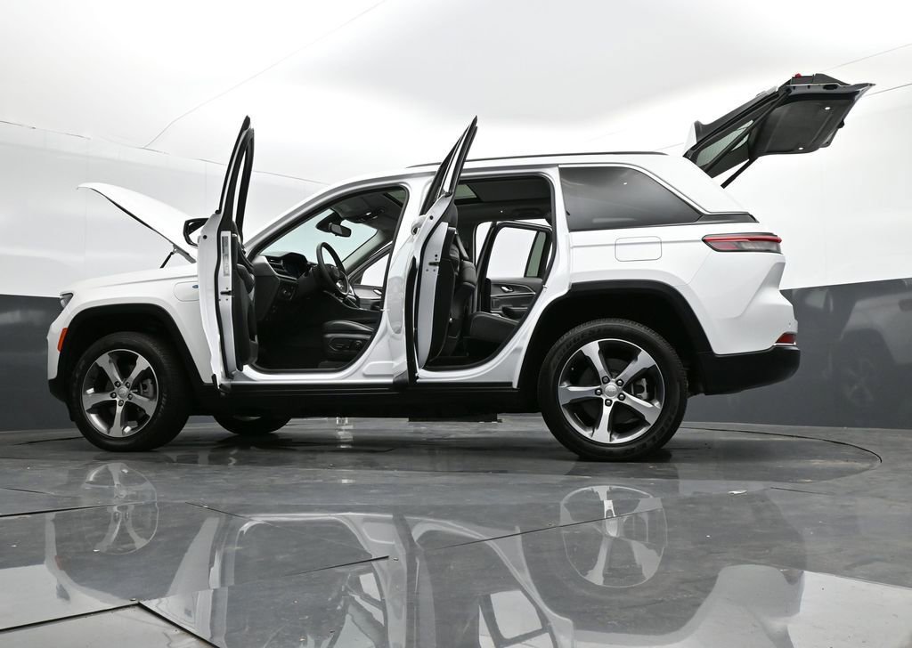 Used 2023 Jeep Grand Cherokee 4WD 4xe image 31
