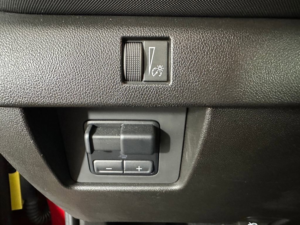 Used 2024 Chevrolet Colorado Z71 w/ Z71 Convenience Package 2 AWD/4WD image 17
