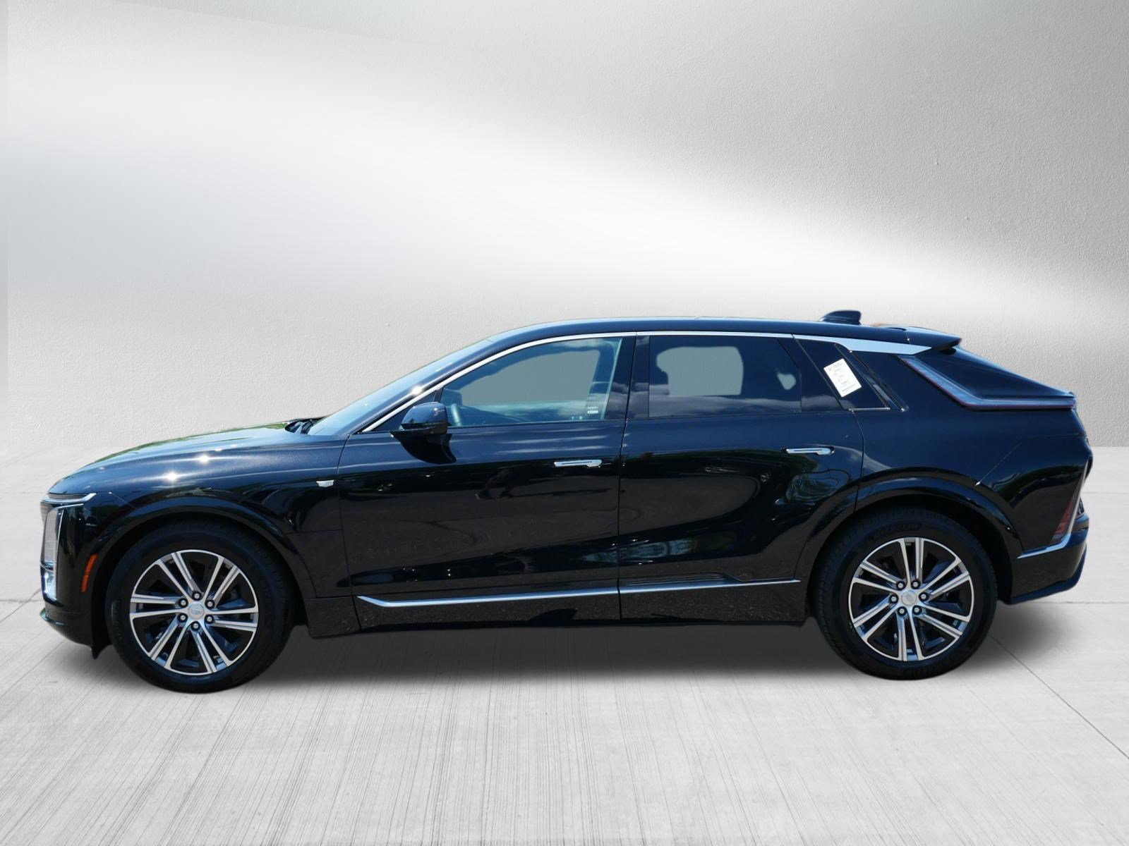 Used 2024 Cadillac Lyriq Luxury AWD/4WD image 4