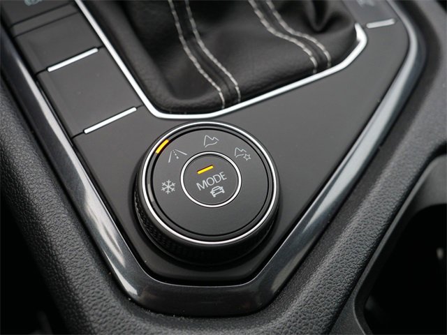 Certified 2024 Volkswagen Tiguan SE R-Line image 32
