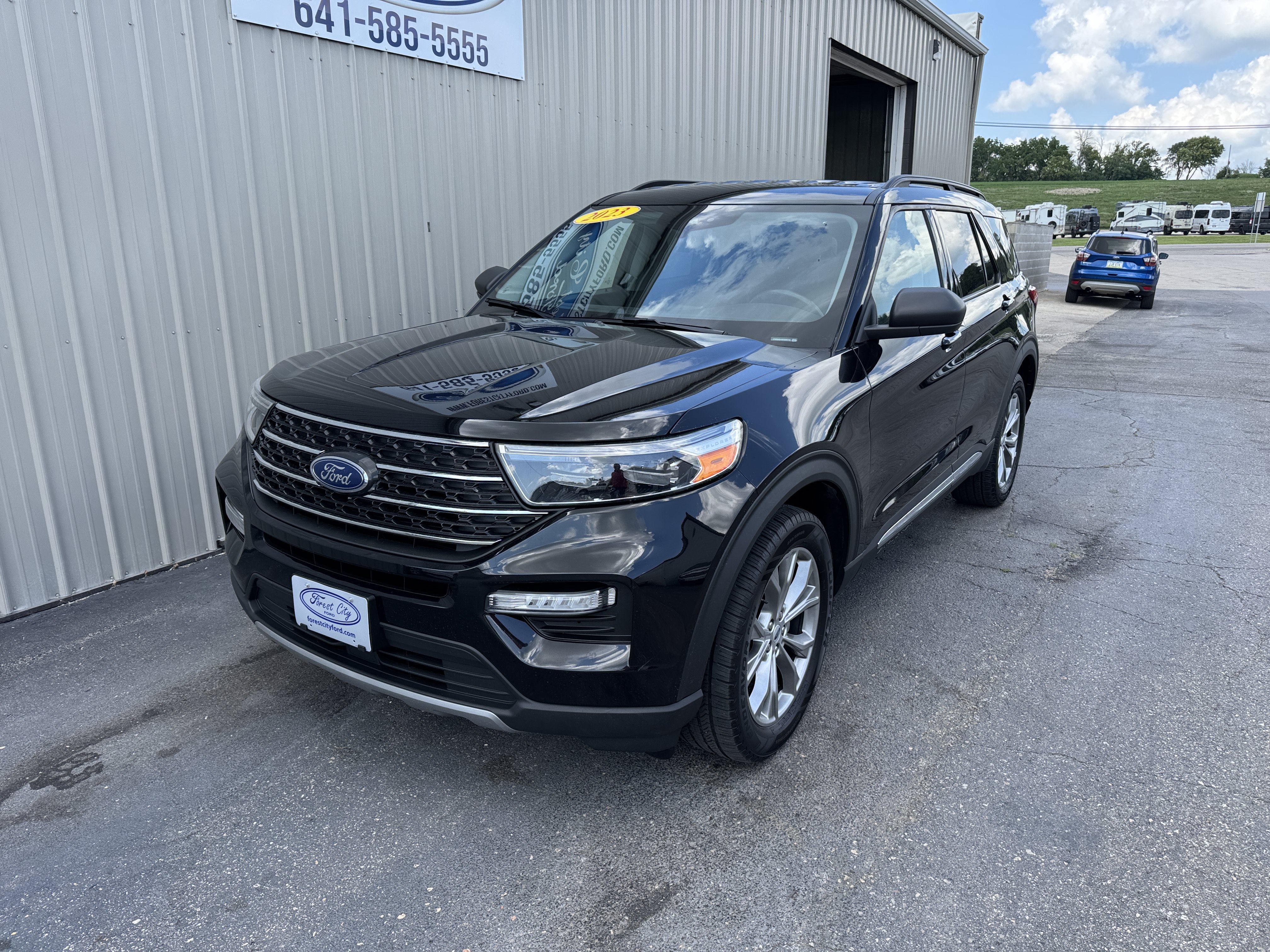 Used 2023 Ford Explorer XLT w/ Equipment Group 202A AWD/4WD image 2