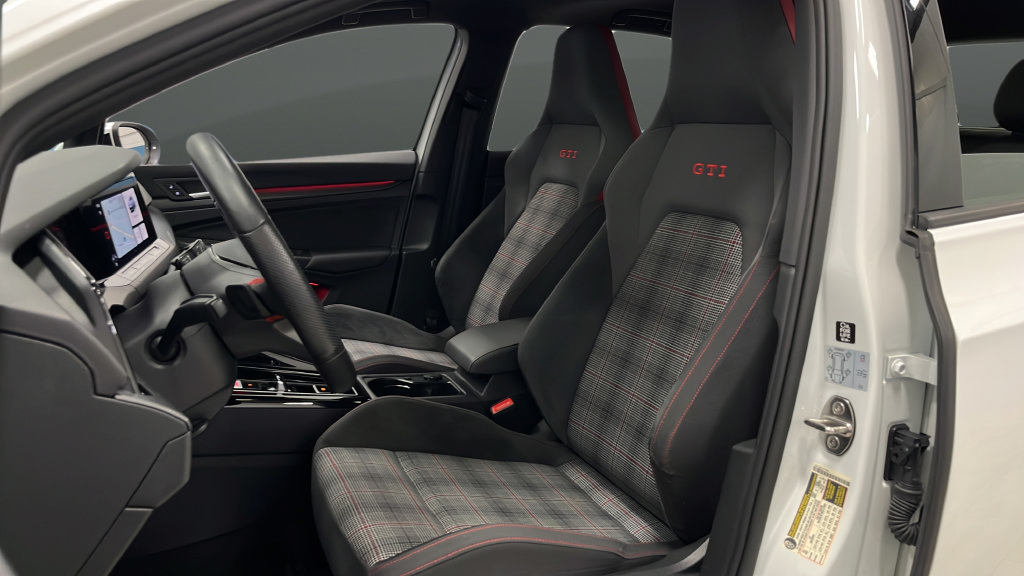 Used 2024 Volkswagen GTI SE FWD image 9