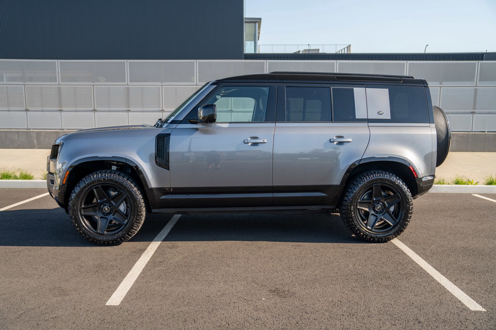 Used 2023 Land Rover Defender 110 X-Dynamic SE AWD/4WD video 2