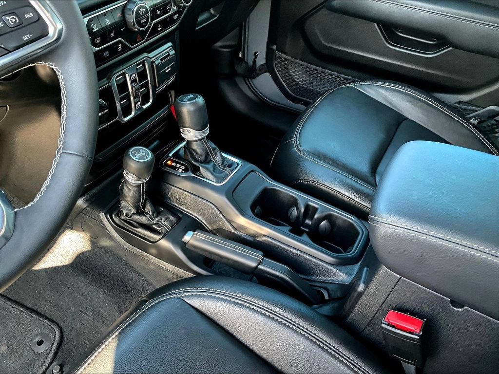 Used 2023 Jeep Wrangler Unlimited Sahara w/ Cold Weather Group AWD/4WD image 22