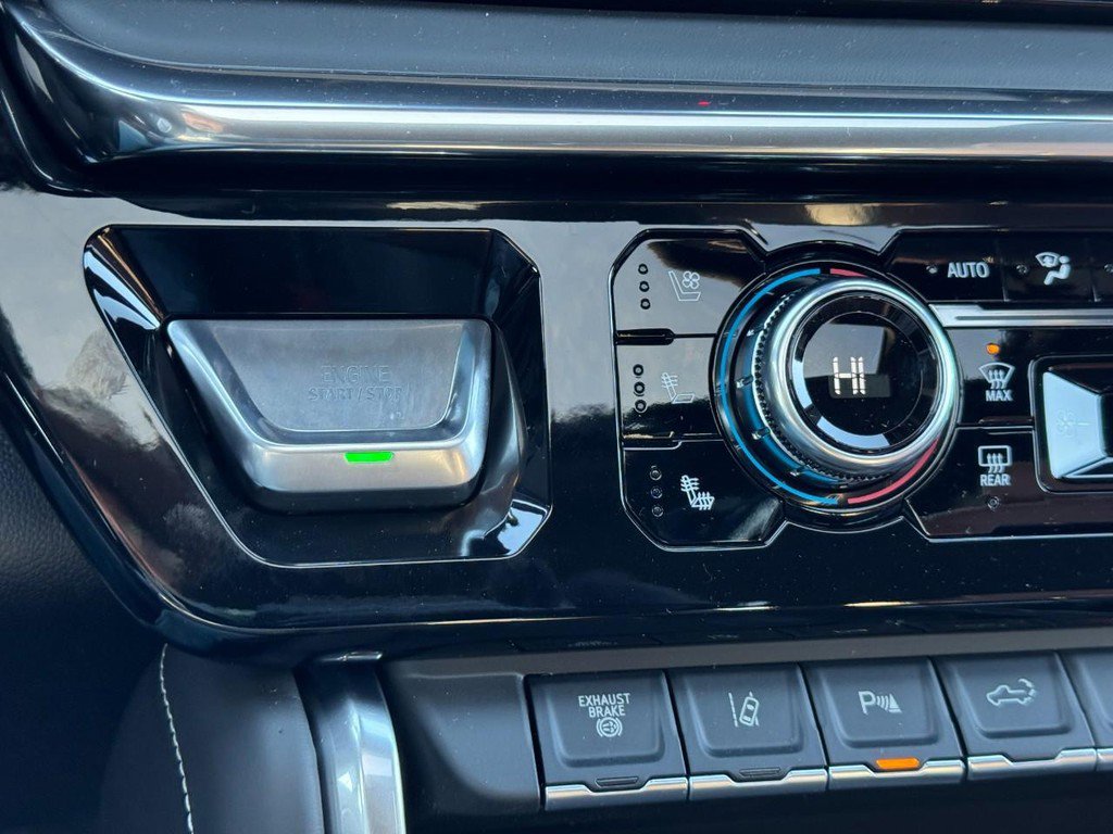 New 2026 GMC Sierra 3500 Denali Ultimate w/ LPO, Black Badging Package image 19