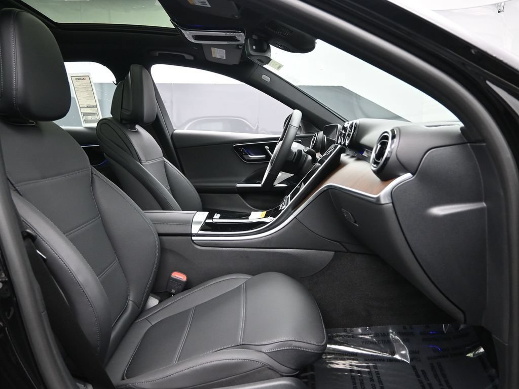 Used 2025 Mercedes-Benz C 300 4MATIC Sedan image 25