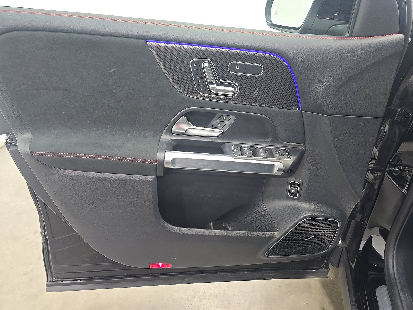 Used 2024 Mercedes-Benz GLB 35 AMG 4MATIC image 3
