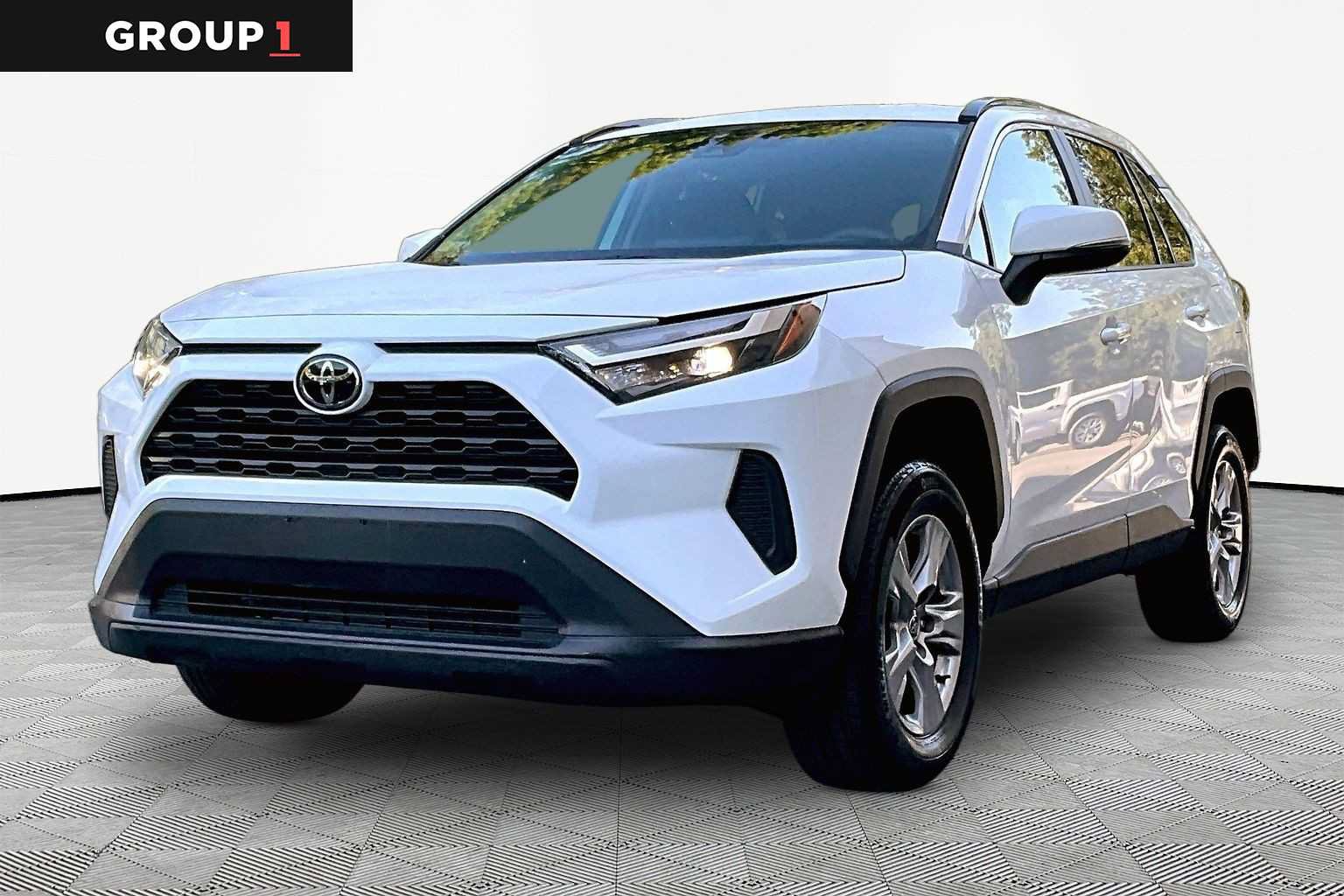 Certified 2025 Toyota RAV4 XLE AWD/4WD image 1