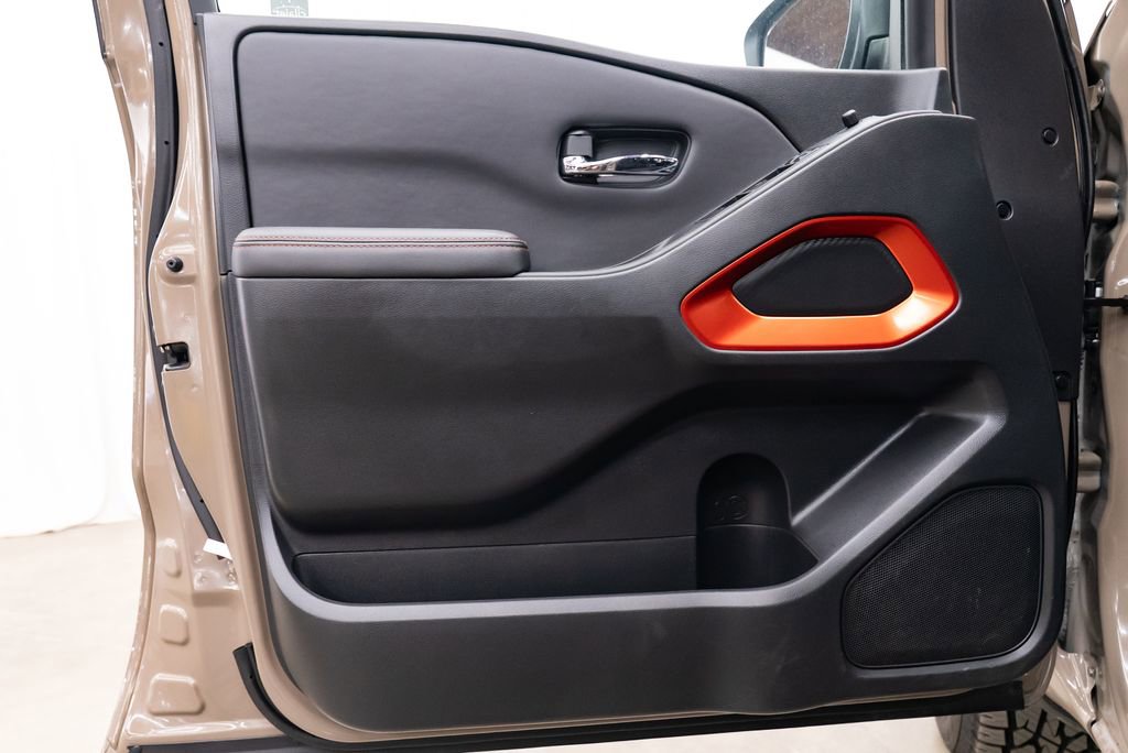 Used 2024 Nissan Frontier PRO-4X image 20