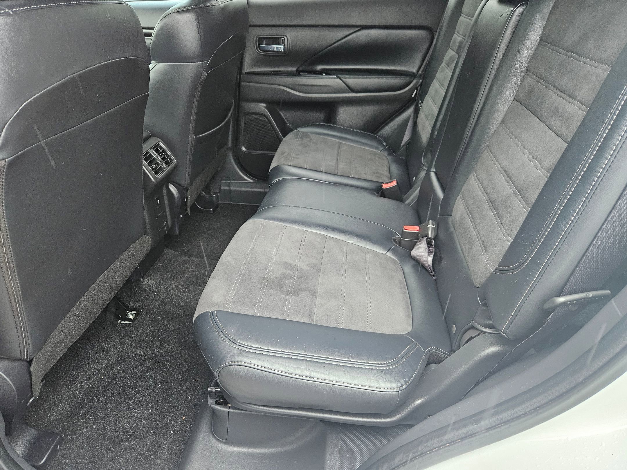 Used 2019 Mitsubishi Outlander SE AWD/4WD image 25