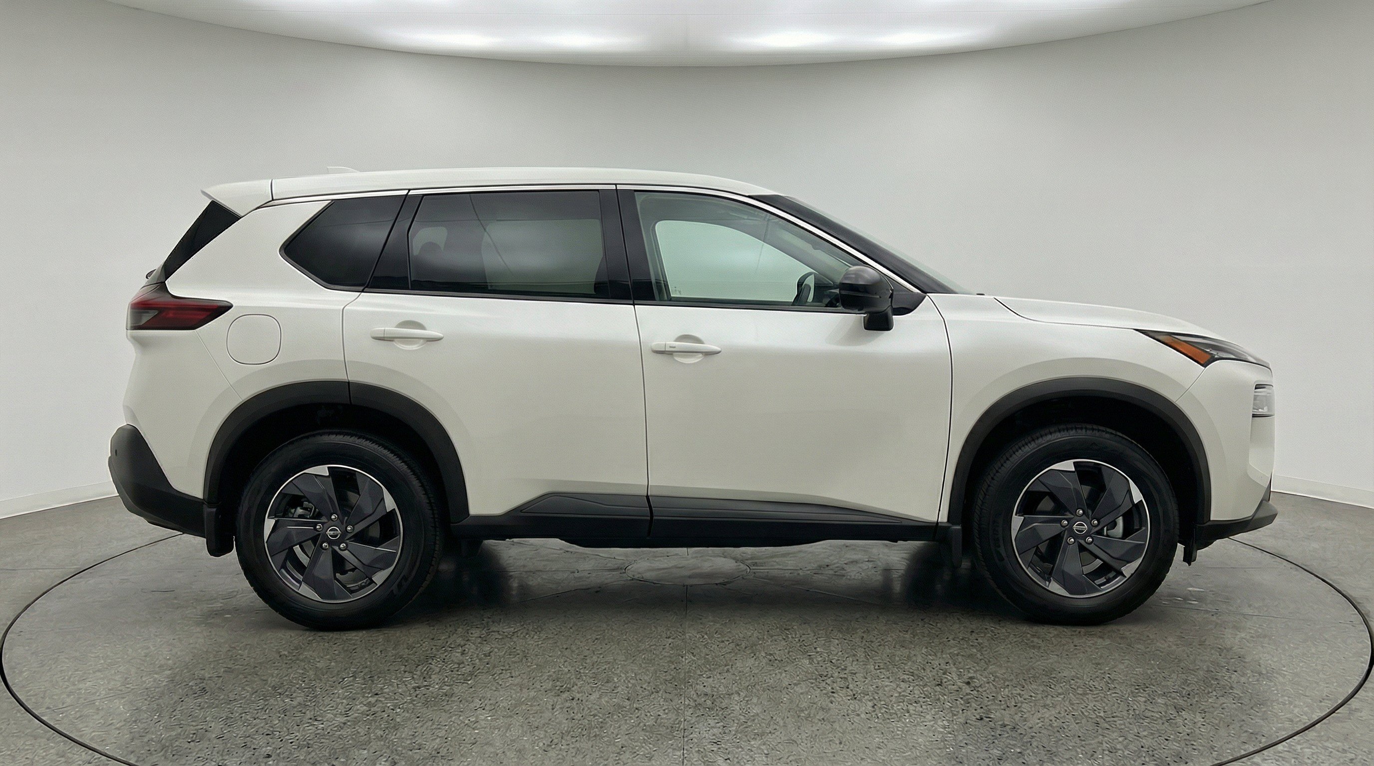 Used 2025 Nissan Rogue SV AWD/4WD image 11