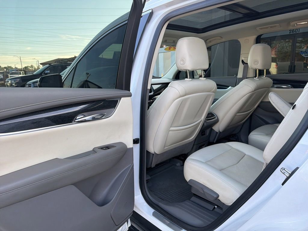 Used 2021 Cadillac XT6 Premium Luxury image 16