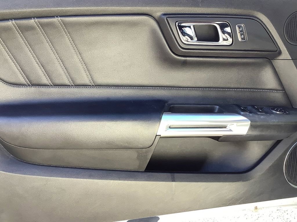 Used 2016 Ford Mustang Premium image 12