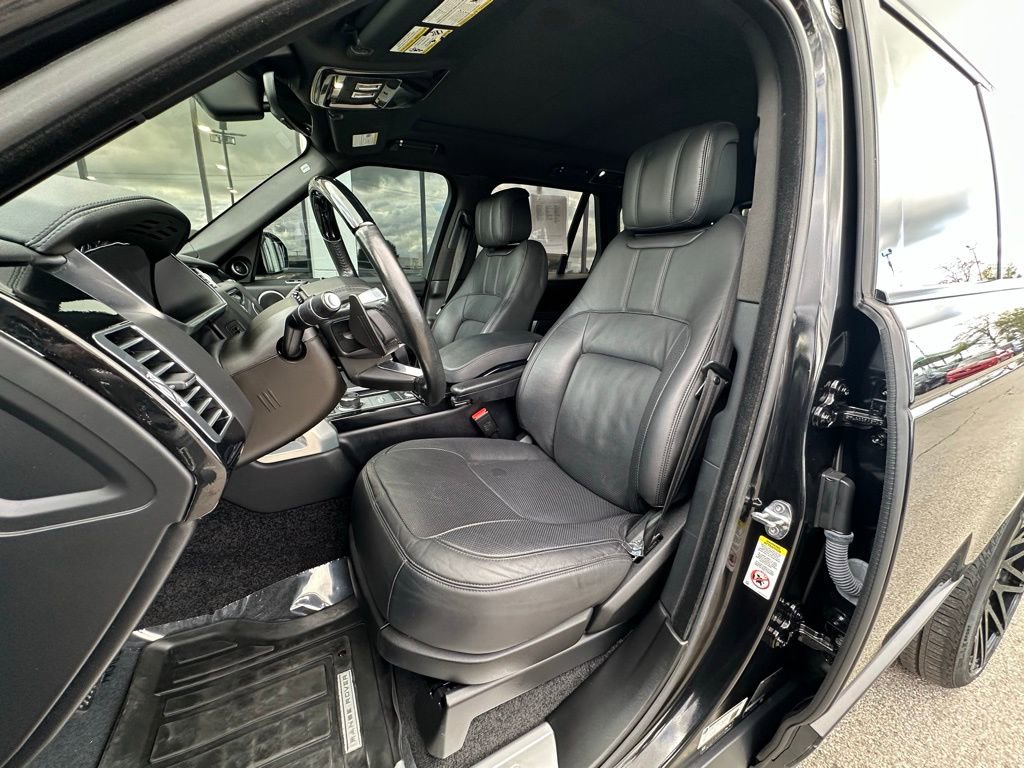 Used 2019 Land Rover Range Rover HSE image 16