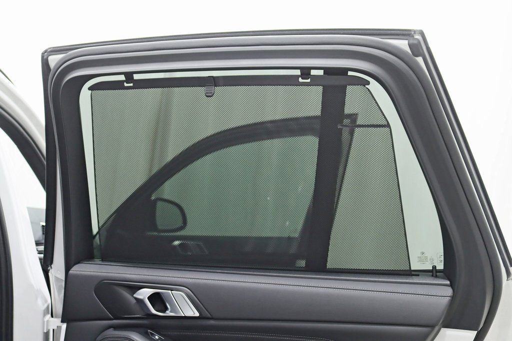 Used 2022 BMW X5 xDrive40i w/ M Sport Package image 43