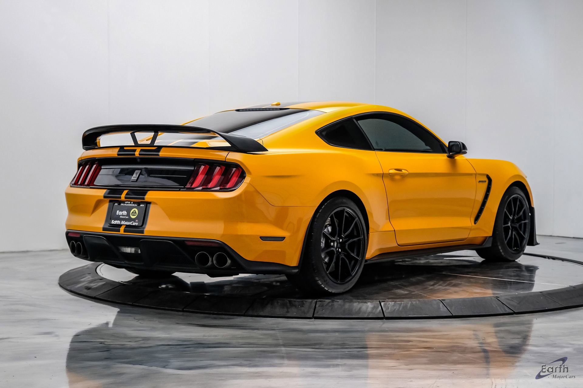 Used 2019 Ford Mustang Shelby GT350 w/ Technology Package RWD image 17