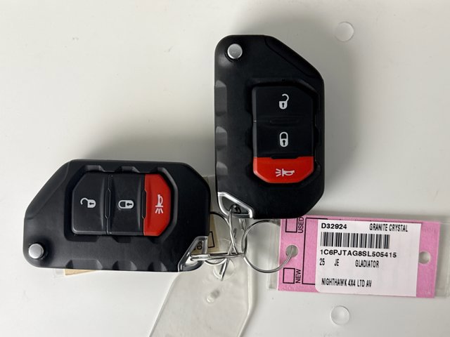 Used 2025 Jeep Gladiator Sport AWD/4WD image 10