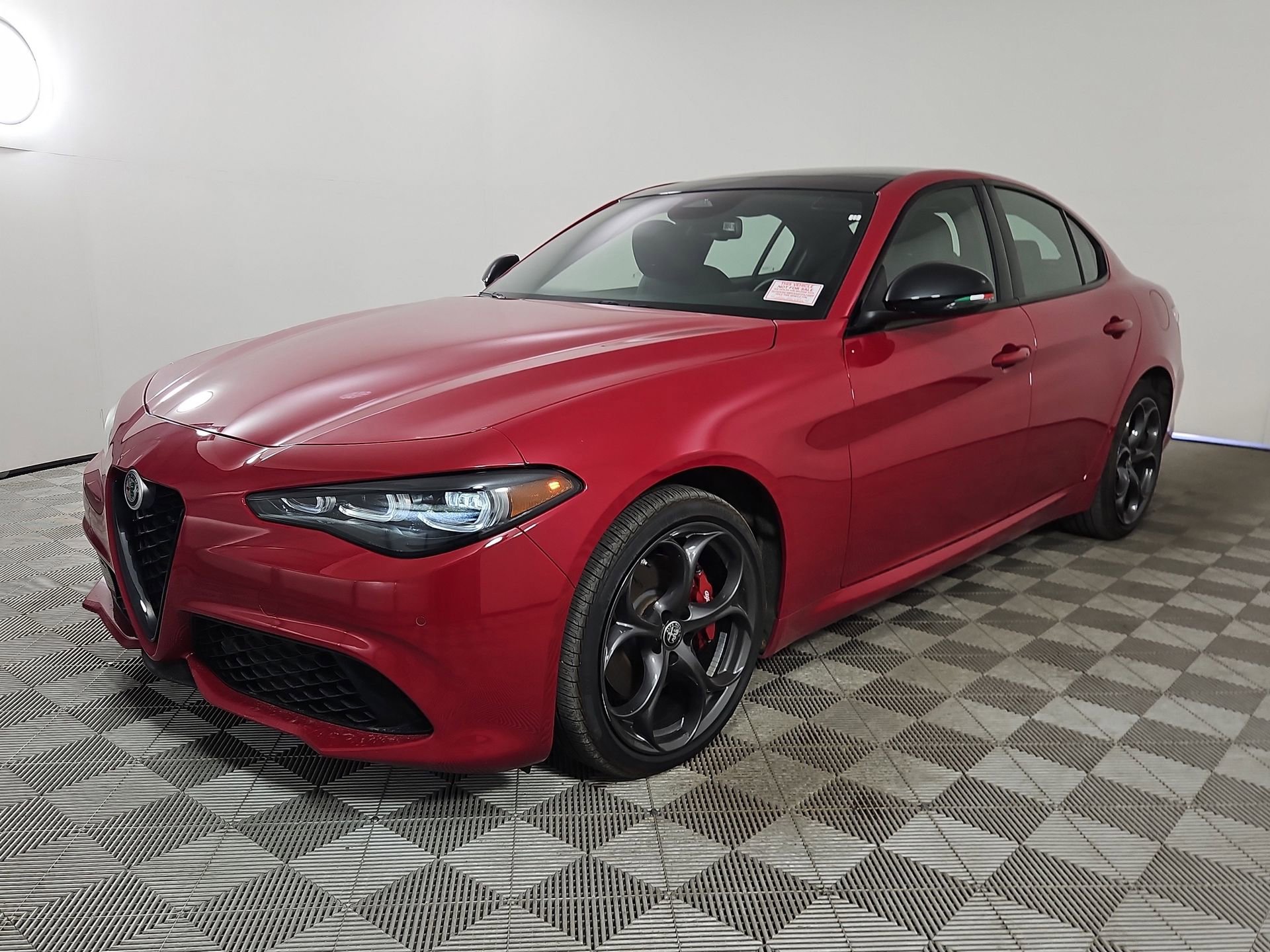 Used 2025 Alfa Romeo Giulia AWD image 3