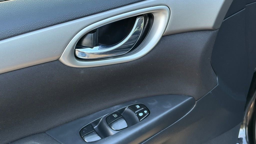 Used 2015 Nissan Sentra S image 9