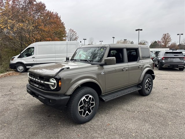New 2025 Ford Bronco Outer Banks image 2