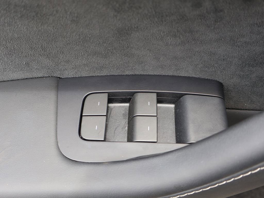 Used 2024 Tesla Model Y Long Range AWD/4WD image 36