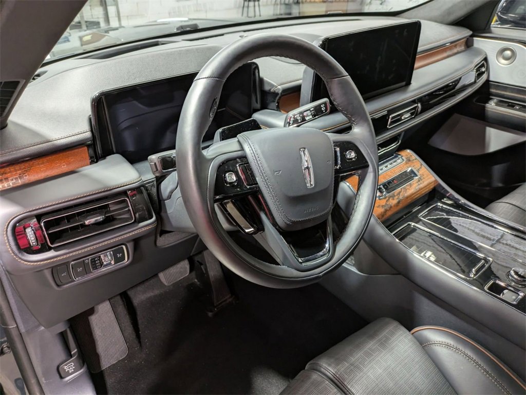 Certified 2025 Lincoln Aviator Black Label image 11