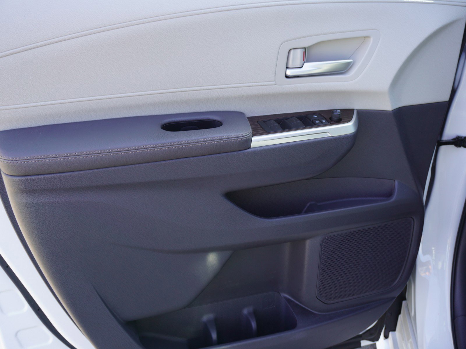 Used 2023 Toyota Sienna XLE image 22