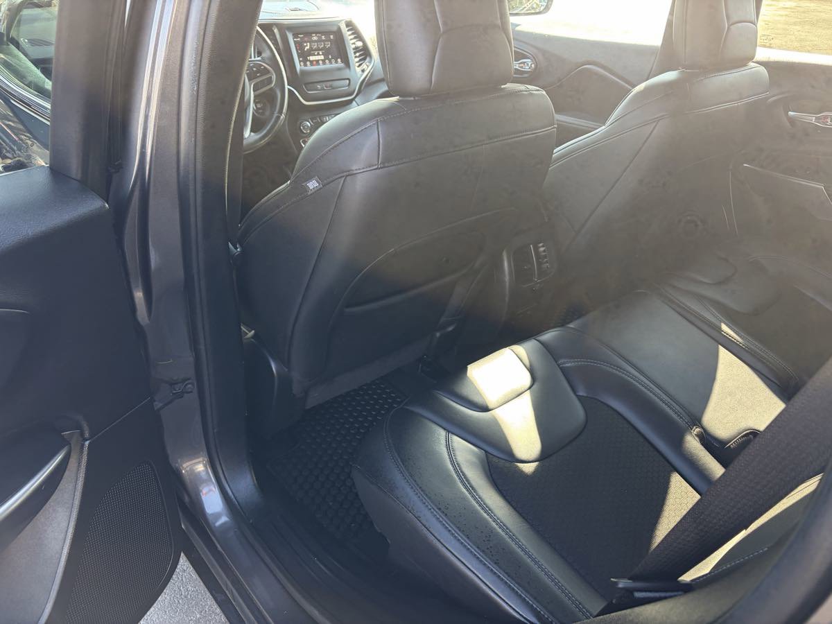 Used 2020 Jeep Cherokee Latitude Plus w/ Cold Weather Group AWD/4WD image 19