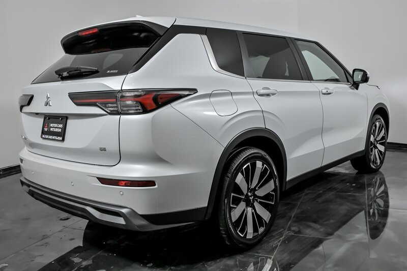 New 2026 Mitsubishi Outlander AWD image 8