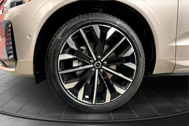 New 2026 Volvo XC60 B5 Ultra w/ Climate Package image 13