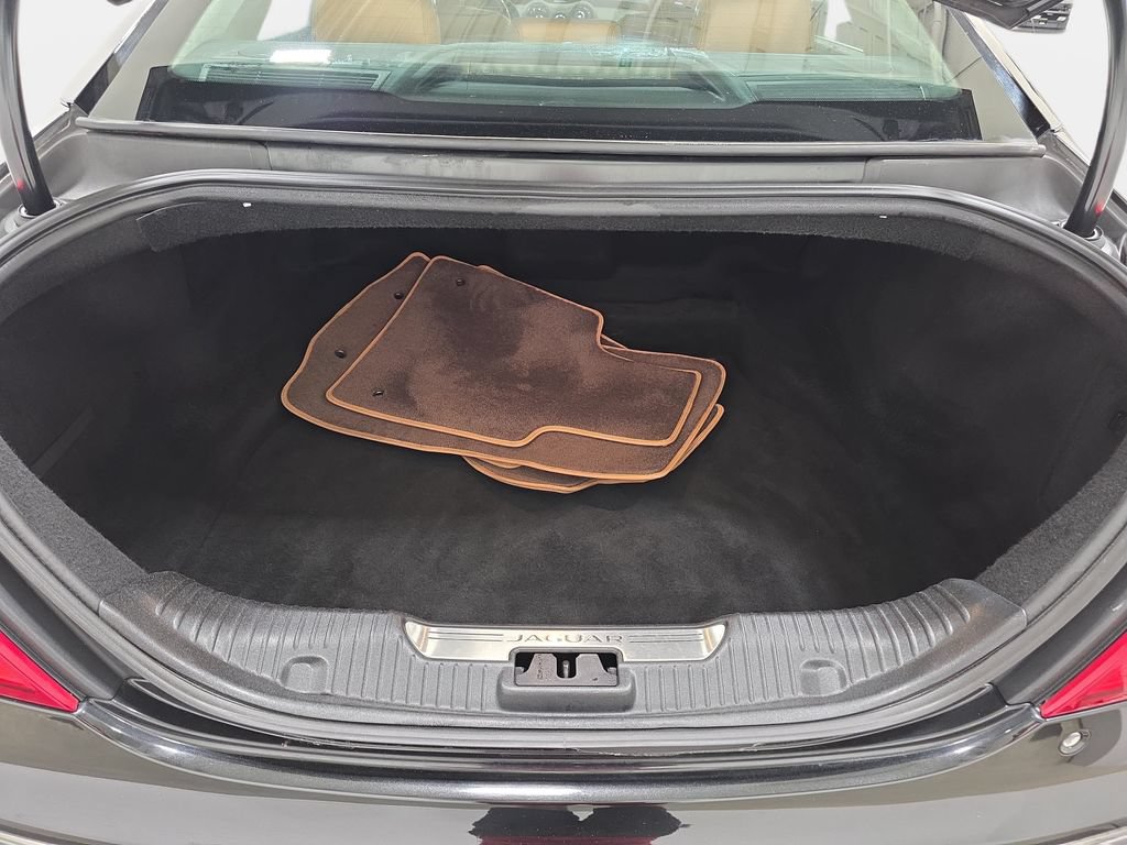 Used 2014 Jaguar XJ L Portfolio RWD image 33