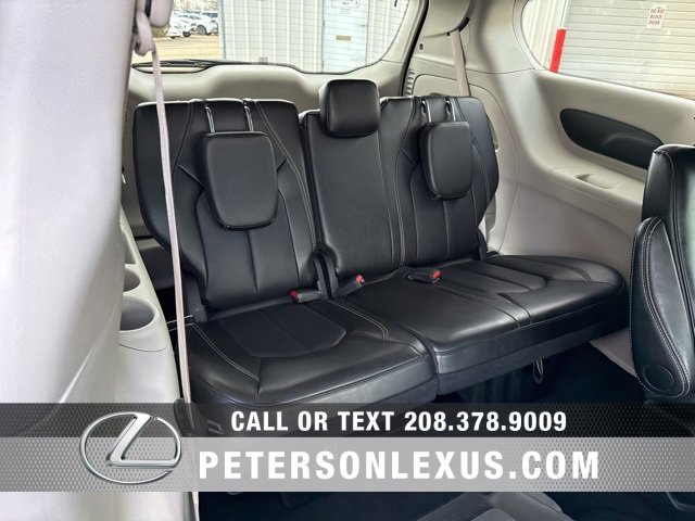 Used 2024 Chrysler Pacifica Touring-L image 17