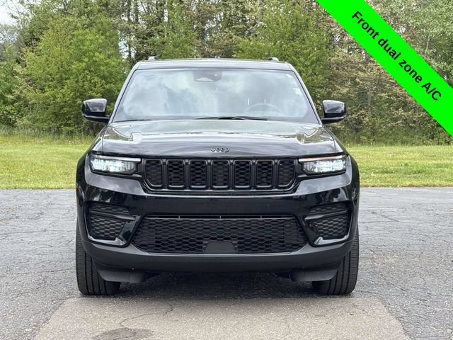 Used 2023 Jeep Grand Cherokee Altitude AWD/4WD image 31