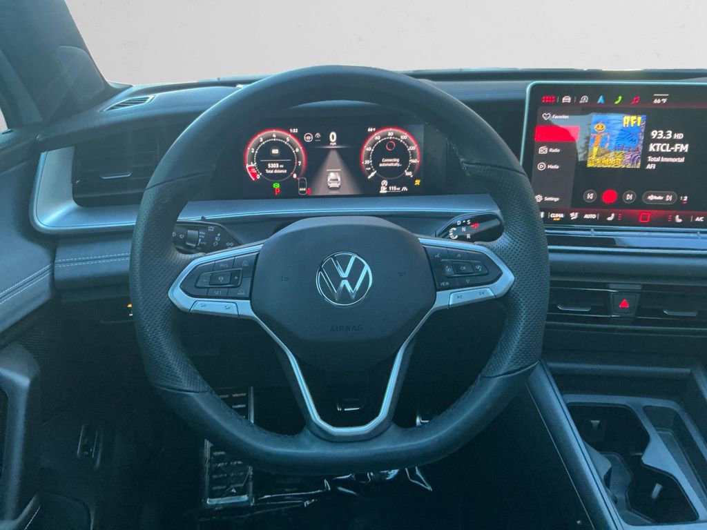 Used 2025 Volkswagen Tiguan SE R-Line image 12