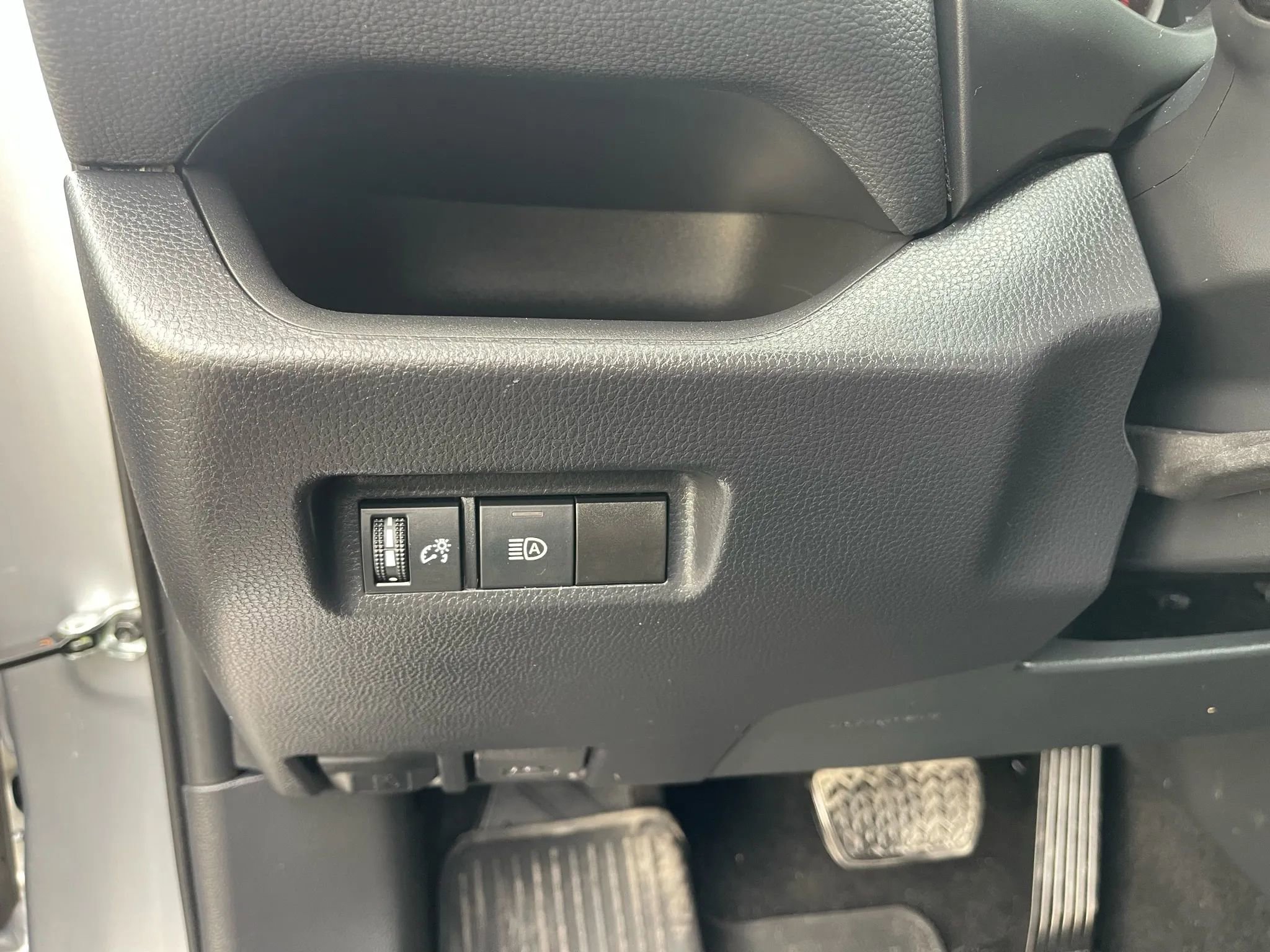 Used 2021 Toyota RAV4 XLE image 27