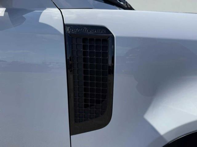 Used 2021 Land Rover Defender 90 AWD/4WD image 8