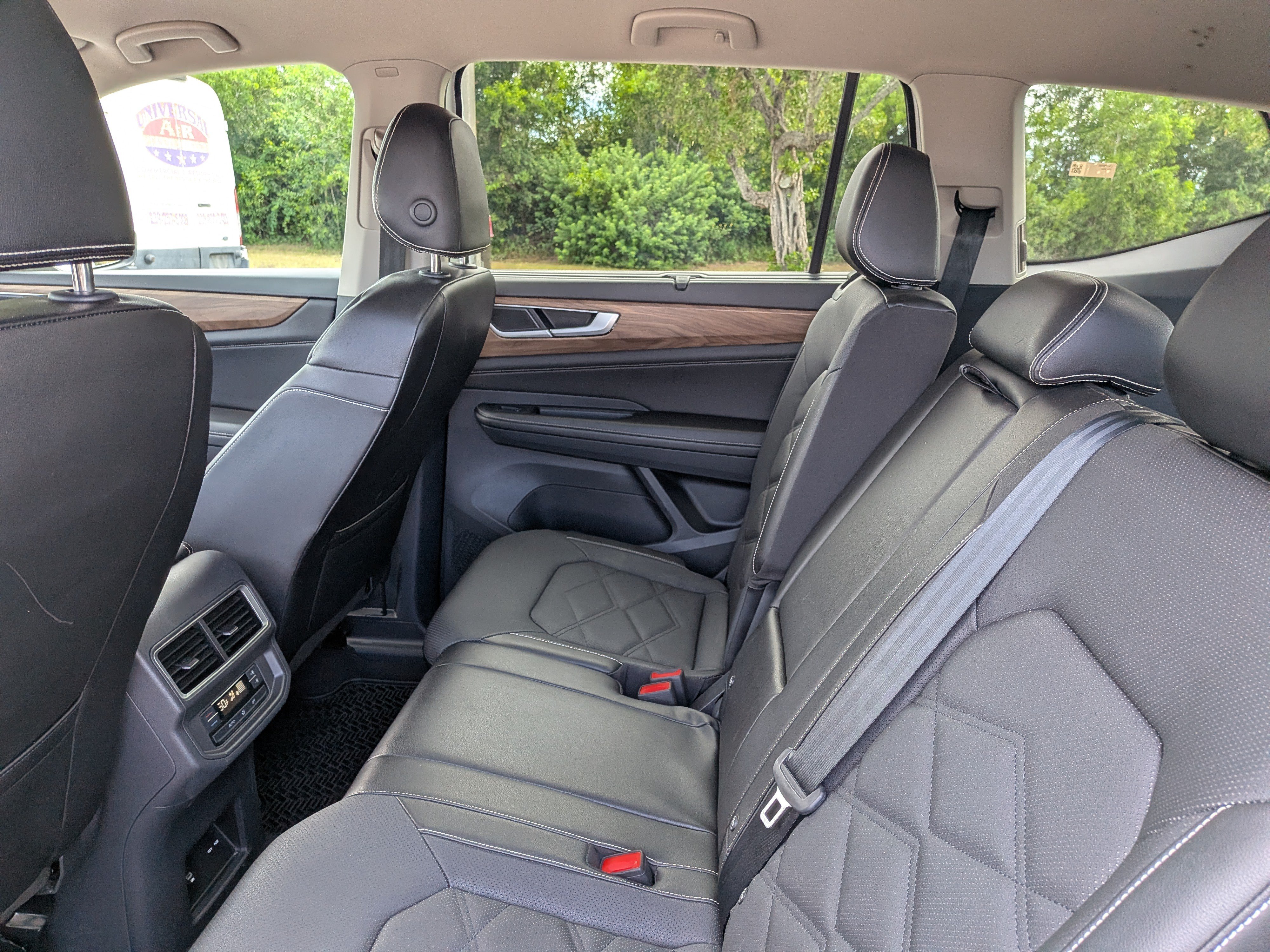 Used 2024 Volkswagen Atlas SE FWD image 15