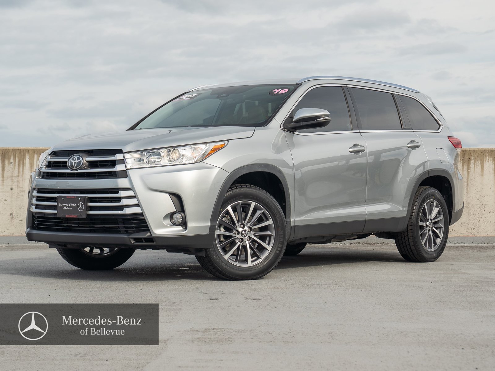 Used 2019 Toyota Highlander XLE FWD image 1