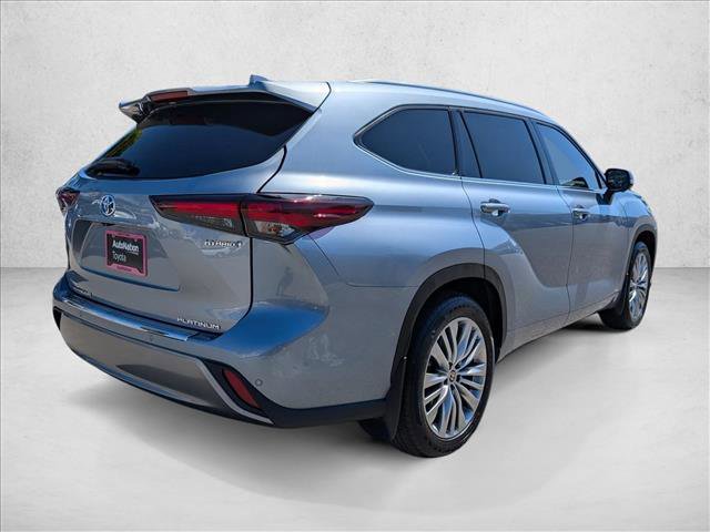 Used 2024 Toyota Highlander Platinum image 5