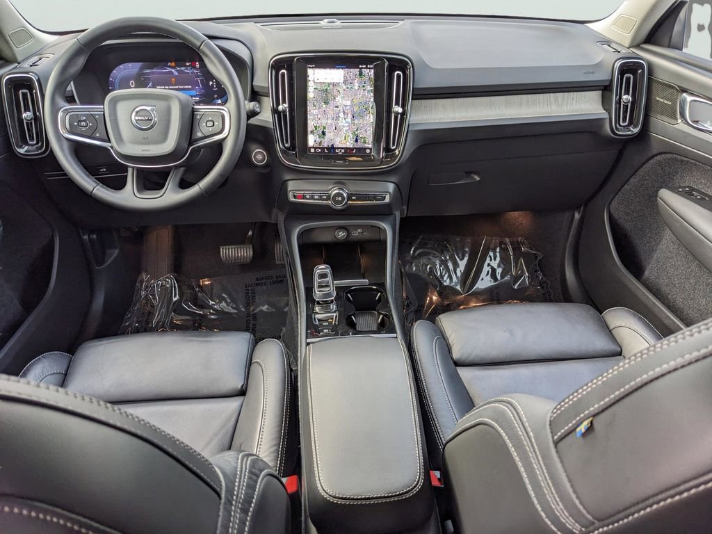 Used 2023 Volvo XC40 B5 Plus AWD/4WD image 13