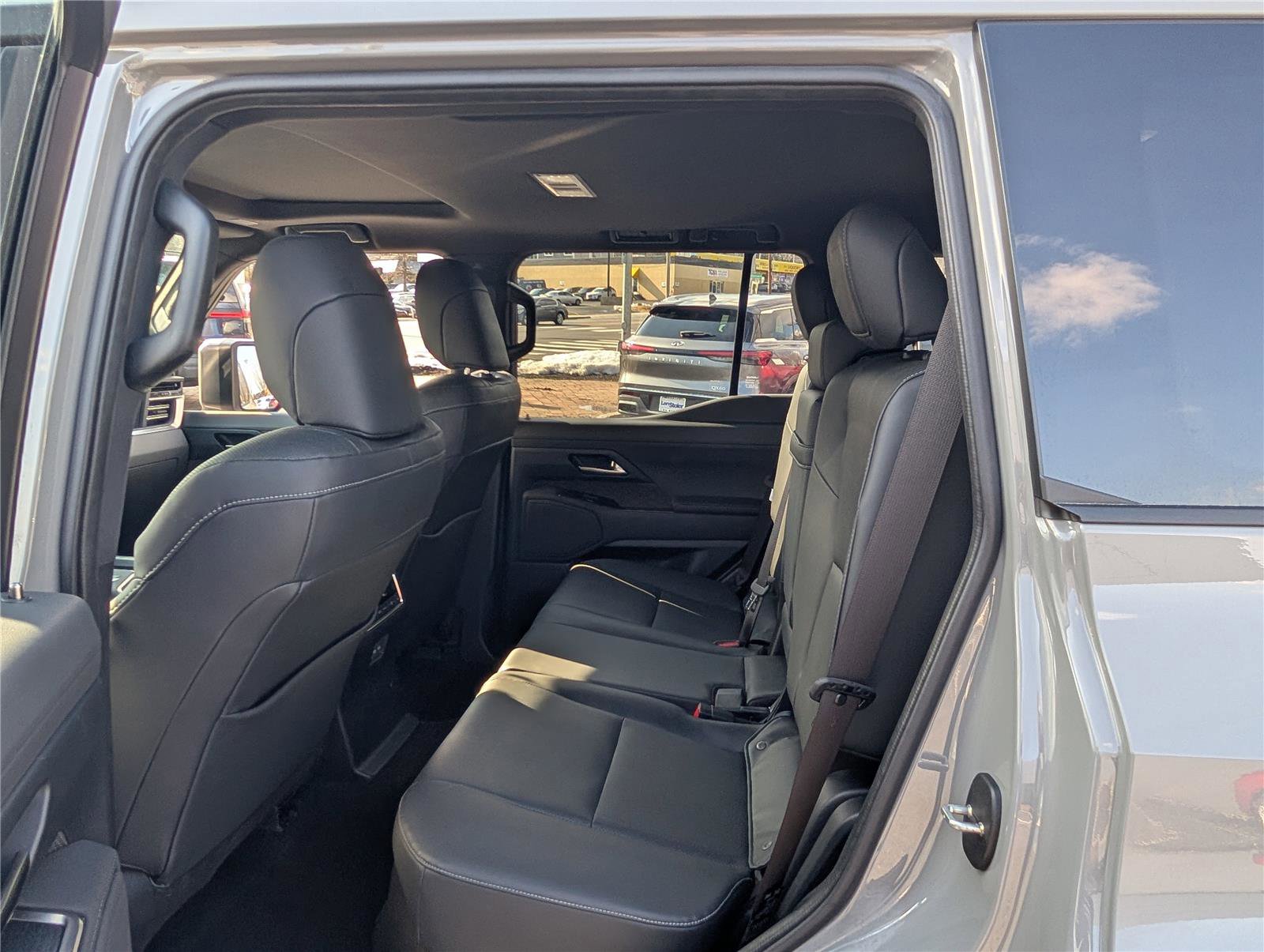 Used 2024 Lexus GX 550 w/ Accessory Package (Z1) image 16