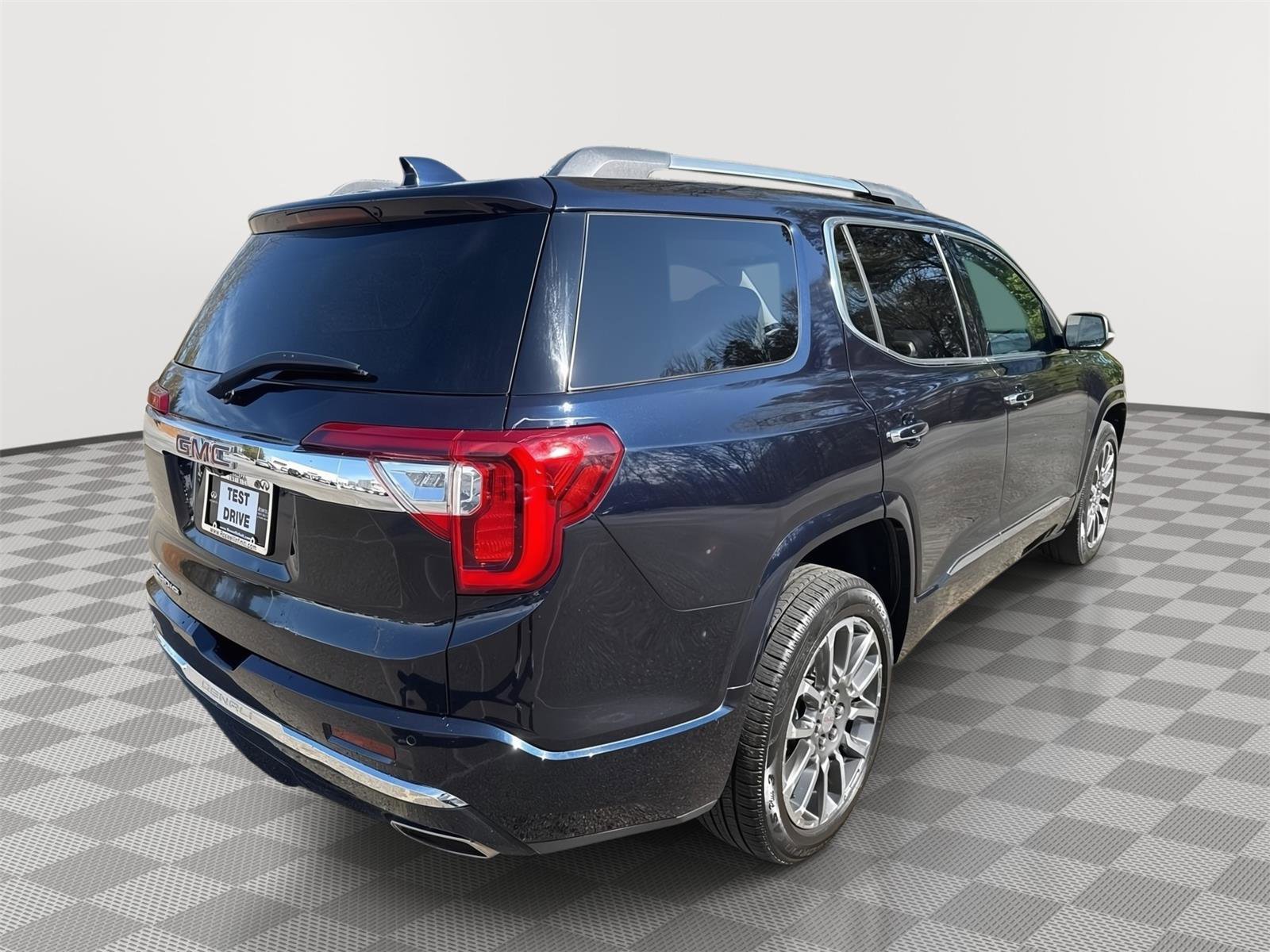 Used 2021 GMC Acadia Denali w/ Denali Technology Package FWD image 6