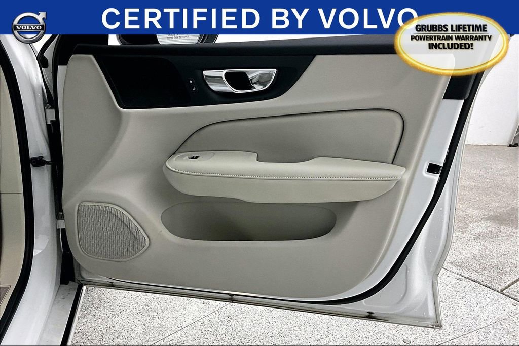 Used 2025 Volvo S60 T8 Plus image 25