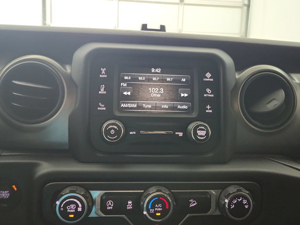 Used 2018 Jeep Wrangler Unlimited Sport AWD/4WD image 27