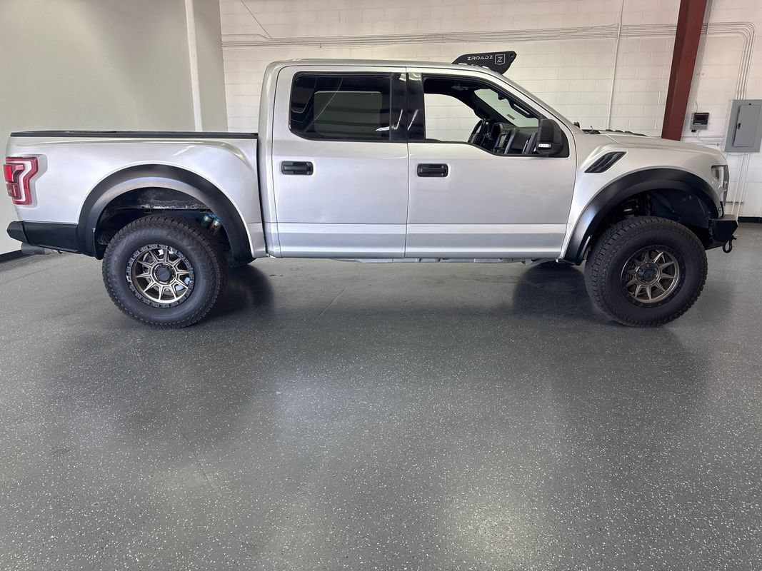 Used 2017 Ford F150 Raptor w/ Equipment Group 802A Luxury AWD/4WD image 3
