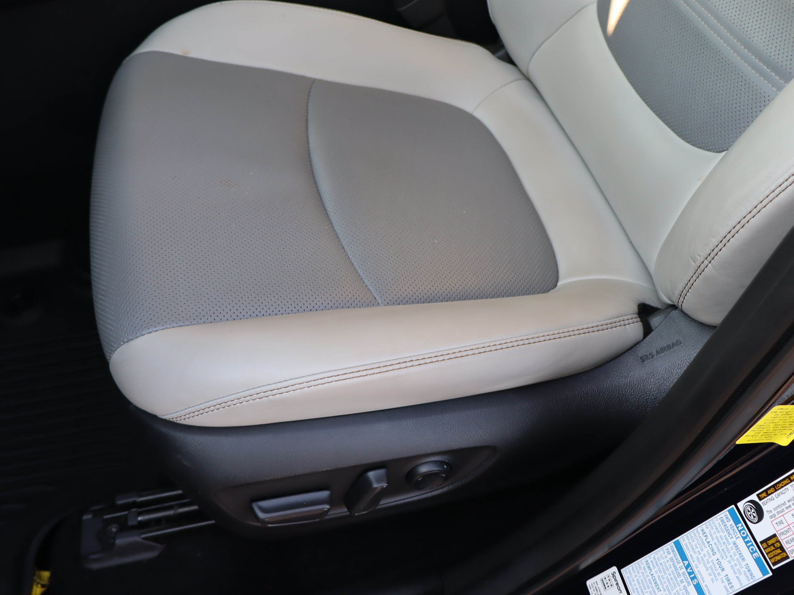 Used 2022 Toyota RAV4 Limited AWD/4WD image 17