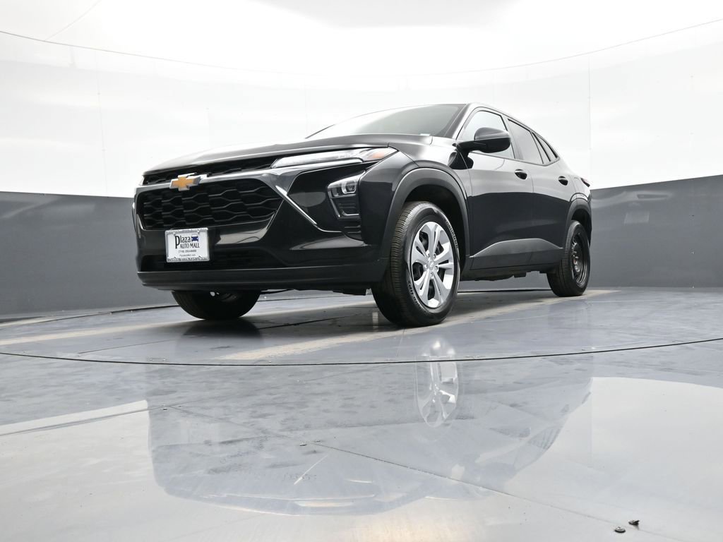 Used 2024 Chevrolet Trax LS w/ Driver Confidence Package image 25