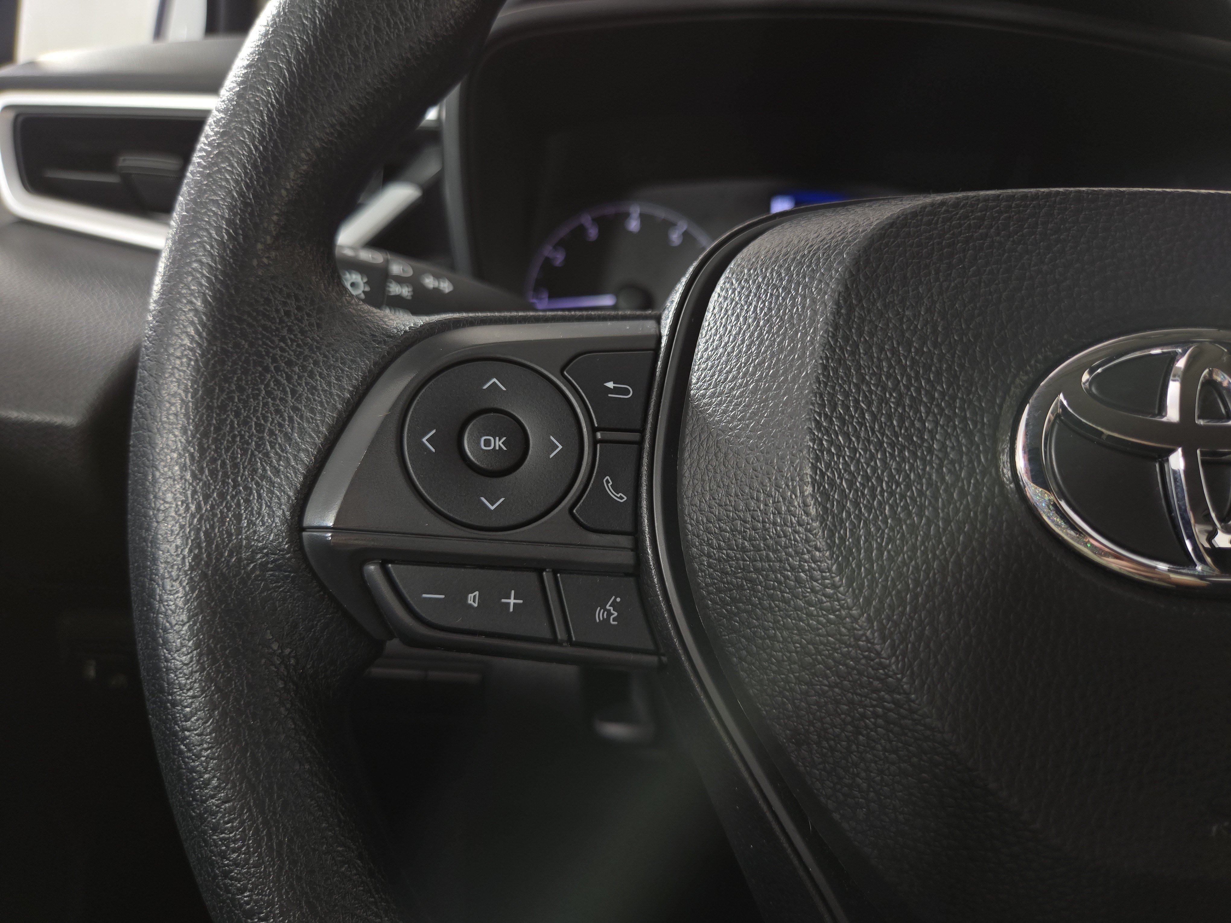 Used 2025 Toyota Corolla LE FWD image 15