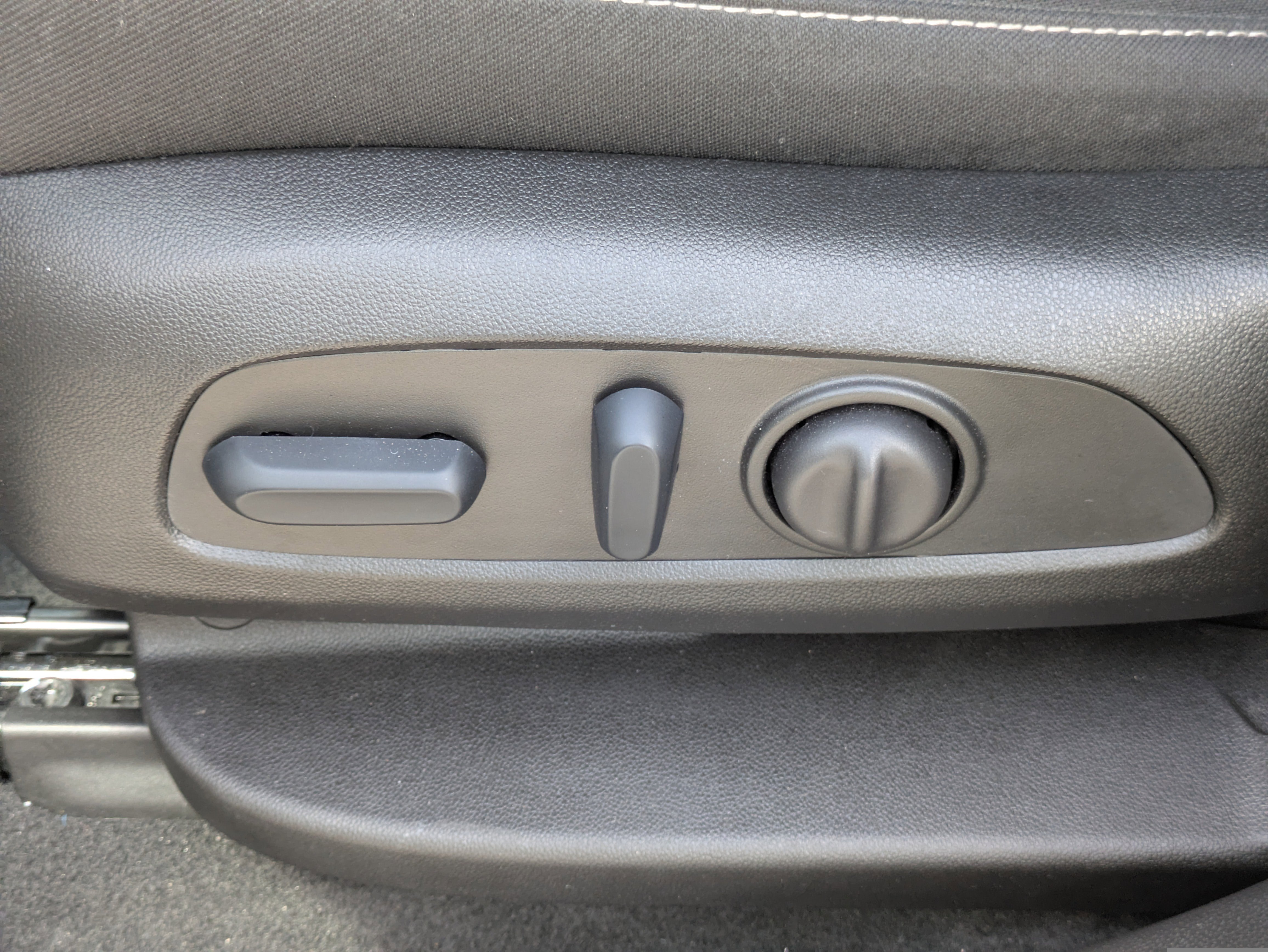 Used 2025 Chevrolet Blazer LT image 11